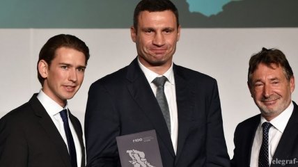 Кличко получил премию за вклад в развитие демократии в Украине 