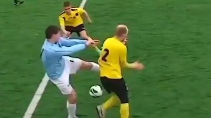 В Эстонии обезумевший футболист с ноги ударил соперника, а затем добил его мячом (видео)