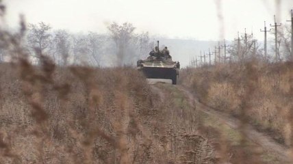В зоне ООС идет интенсивный бой: боевики пытаются прорвать линию разграничения
