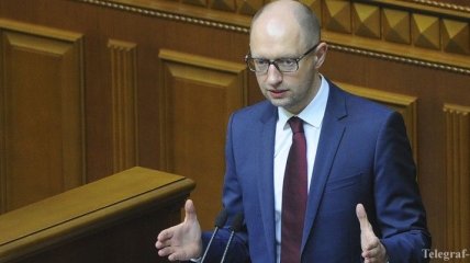 Яценюк: Правительство урежет ряд социальных программ
