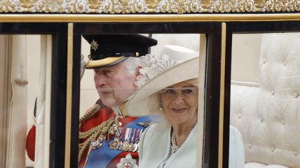 Чарльз с женой Камиллой на параде Trooping the Colour 2024