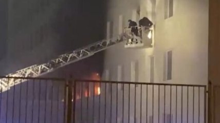 При пожаре в здании онкоцентра в Москве погибли люди: видео с места