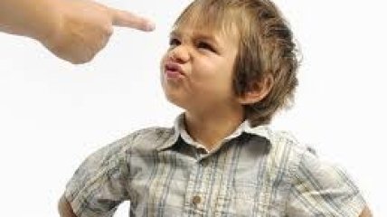 10 фраз, которые нельзя говорить ребенку (видео)