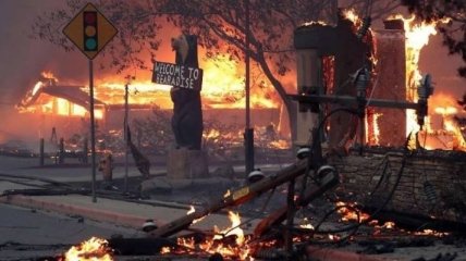 Пожар в Калифорнии: сгорел один из городов, есть пострадавшие (фото и видео)