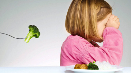 Исследование: дети не растут лучше, если их заставляют есть