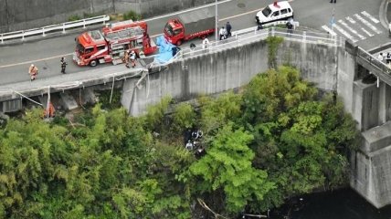 В Японии автобус упал в водохранилище, есть жертвы