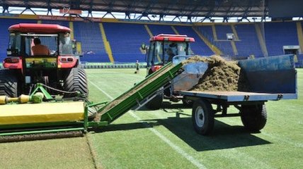 Шахтер обновил газон на стадионе в Харькове
