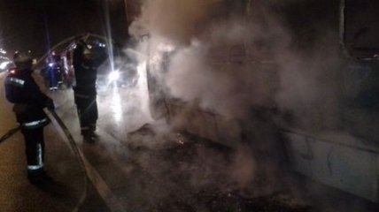 На Житомирской трассе загорелся микроавтобус