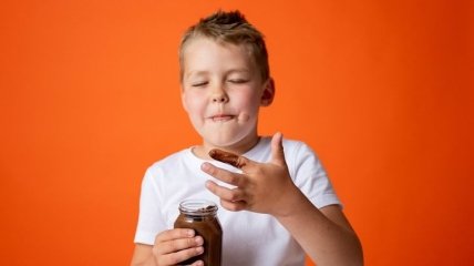 Сахар в жизни ребенка: диетолог объяснила, почему не стоит увлекаться шоколадом