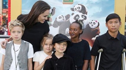 Брэд Питт считает, что Джоли плохо влияет на детей