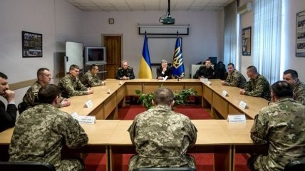 Порошенко поговорил с боевыми офицерами АТО, как укрепить армию