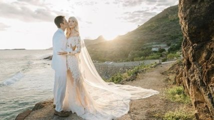 Модель Victoria's Secret Девон Виндзор вышла замуж: роскошные фото с церемонии