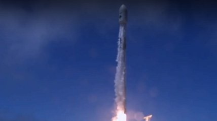 Еще один успешный запуск Falcon 9: На орбиту выведено семь спутников связи