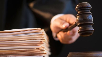 Сотрудника управления юстиции будут судить за взяточничество в Киевской области