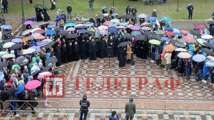 Прихожане УПЦ МП под Радой протестовали против электронных паспортов: эксклюзивные фото и видео