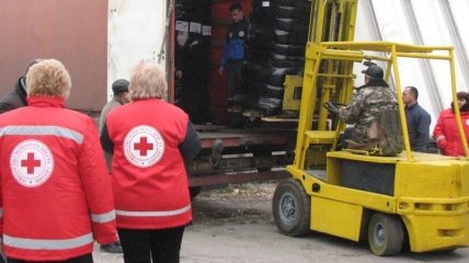 Красный крест направил на Донбасс почти 300 тонн гумпомощи