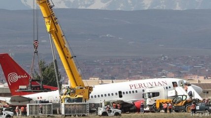 У пассажирского самолета в Боливии отвалилось шасси во время посадки 