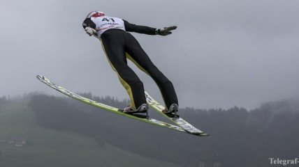Австрийские прыгуны на лыжах с трамплина записали песню (Видео)