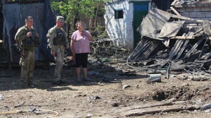 Украинские военные показали последствия обстрела Троицкого