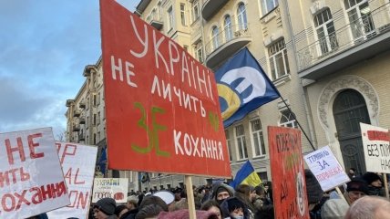 На Банковій 19 січня зібралося кілька тисяч прихильників Порошенка