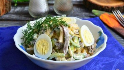 К картофельному салату можно добавить яйца