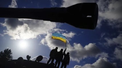 Украинские воины очищают нашу землю от российской навалы