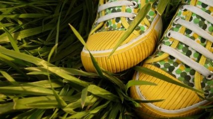 Самая хитовая обувь лета: как нужно ухаживать за светлыми текстильными кедами