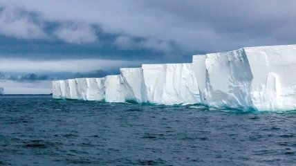 NASA обнаружила в Антарктиде огромное талое озеро