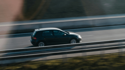 Автомобиль с креативными номерными знаками был замечен в Украине