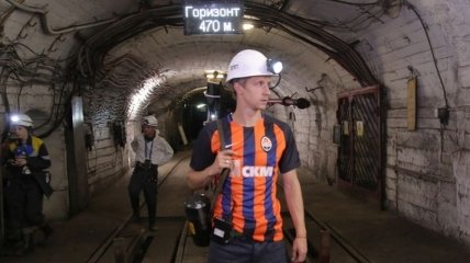 Игрок Шахтера спустился в шахту к горнякам (Фото)
