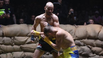 Денис Беринчик победил звезду UFC Артема Лобова в бою на голых кулаках