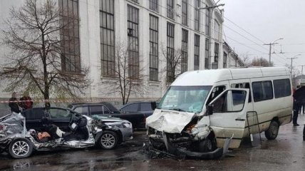Смертельная авария с маршруткой в Запорожье: от Mitsubishi осталась лишь половина (фото)