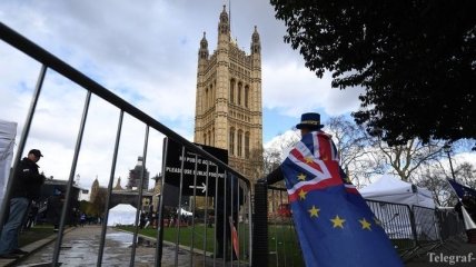 Еврокомиссия отказала Мэй в отсрочке Brexit до июня