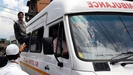 В Индии разбился свадебный автобус: 15 погибших