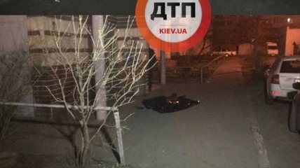 Нашли на улице с веревкой на шее: в Киеве при загадочных обстоятельствах умер мужчина