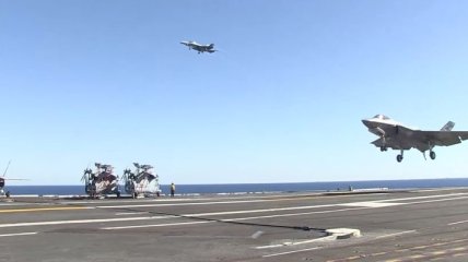 Первые посадки F-35C на авианосец (Видео)