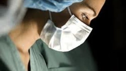 Врачи отказались лечить новорожденного ребенка бесплатно