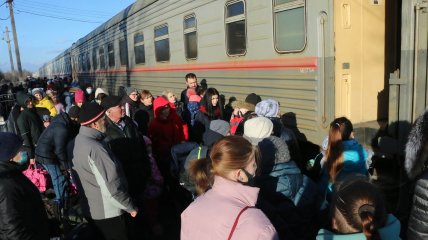 "Евакуація" людей із Донецька