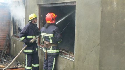 В Хмельницкой области сотрудники ГосЧС спасли пенсионера от пожара