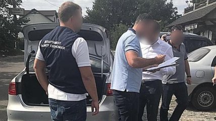 Днепровский прокурор "погорел" на большой взятке