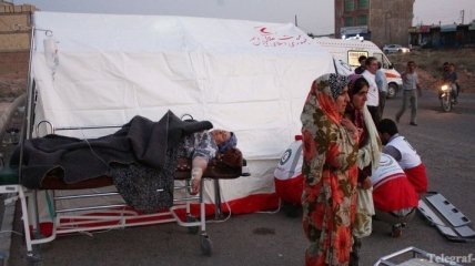 Число жертв землетрясения в Иране продолжает расти