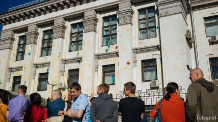 Аваков и Дещица прибыли к посольству РФ в Киеве