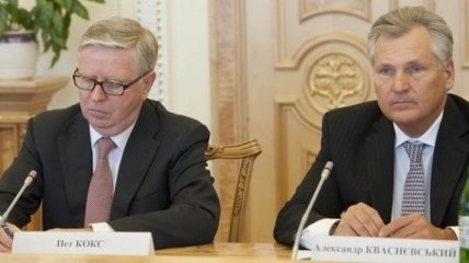 Кокс и Квасьневский попросят ЕП продолжить их миссию в Украине