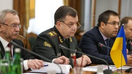 Полторак уволит четырех военных за драку в Одессе