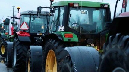 Трактори заблокують рух по всій країні