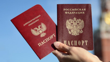 Украинцам выдают паспорта граждан РФ, чтобы те голосовали за партию Путина на выборах в Госдуму