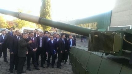 Порошенко пообещал увеличение заказов оборонных предприятий