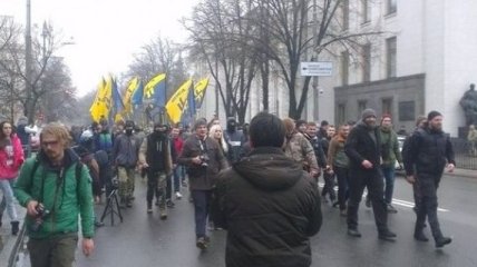 "Азовцы" идут к изолятору СБУ поддержать Краснова