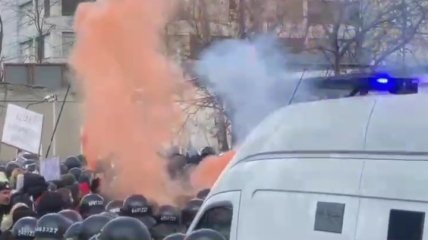 Перенос заседания суда по делу об убийстве Шеремета обернулся столкновениями в Киеве (видео)