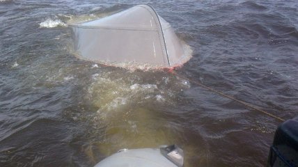 Дюралевий човен у шторм занапастив рибалок
